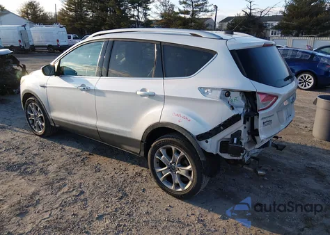 2016 Ford Escape Titanium z USA, uszkodzony, nr VIN 1FMCU9J90GUC72520